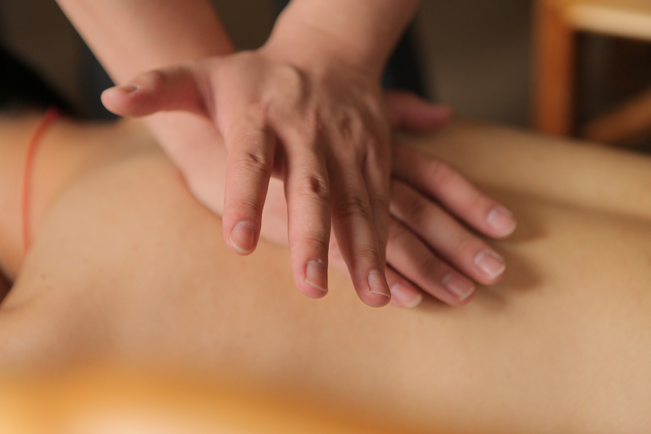 quiromasaje, masaje relajante y descontracturante,bienestar, masaje manual terapéutico